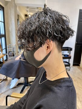 エフエム 明大前(FM) バーバー　ツイストスパイラル/波巻きパーマ/フェード/刈り上げ