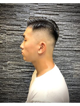 プロ バーバーショップ(PRO BARBER SHOP) ハードパートスキンフェード