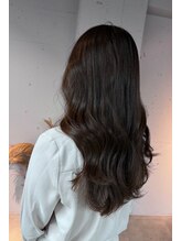 《*潤いのある魅力的な艶感*》ワンカラーで気軽に楽しめる、なめらかで自然な仕上がりが◎【髪質改善】