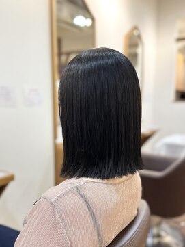 フリージア(freesia) 艶髪/切りっぱなし/30代40代50代/ミディアム/髪質改善