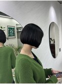 首が綺麗に見えるミニボブ×ダークトーンカラー
