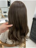 オリーブベージュ