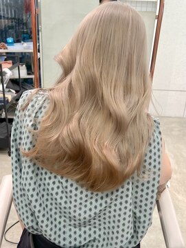 ナル(nalu.) ブロンドヘア/抜きっぱなし/ブロンドベージュ/オン眉/髪質改善