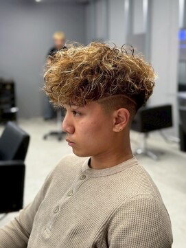 リッチブランドアンドコー(Rich Brand&Co) スペインカール ハイライトカラー　メンズカット　メンズパーマ