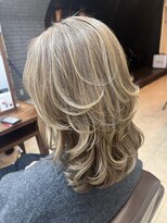 ラブリッシュ(LOVERICHE)&nbsp;ハイライトで作るミディアムレイヤー　【延山styling】