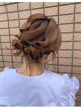 アロウズ(Arrows) 王道ゆるふわまとめヘアアレンジ