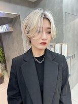 くびレイヤーエモージュシルキーベージュショート