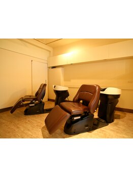 落ち着いた上質空間でゆったりとした癒しのサロンタイムを♪まつ毛メニューもあり◎すっぴんでも目力UP！