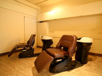 ヘアーアンドエステゼン(Hair and Esthe Zenn)の写真/落ち着いた上質空間でゆったりとした癒しのサロンタイムを♪まつ毛メニューもあり◎すっぴんでも目力UP!