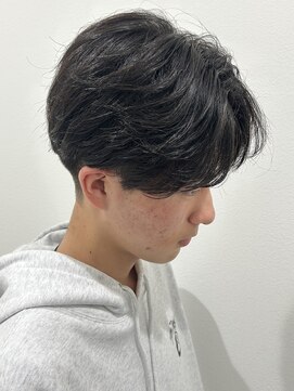 ヒュイル バイ ニアウ(Hwyl by Niau) メンズマッシュセンターパートスパイラルパーマニュアンスパーマ