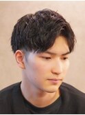 センターパートスパイラルパーマツーブロック刈り上げメンズヘア