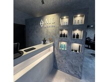 受付周りはオススメの店販が並んでおります♪