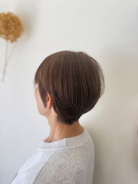 モク(mok) ショート×白髪ぼかしハイライト