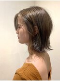 グレーベージュ