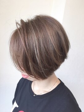 サロン デ ベレーザ フォルトゥーナ(salon de belleza FORTUNA) 流し前髪ショートボブ