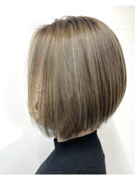 プリーモ ヘアー レガロ(Primo hair REGALO) 【REGALO】シークレットハイライトカラー×ショート/前髪なし