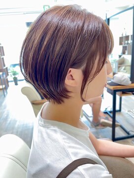 アイ(I.) 【 Ｉ. 】30代からの襟足すっきり前下がりショートボブ　川口
