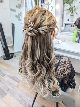 ミザリー(MISERY) エクステの方のミックス巻きの編みおろし