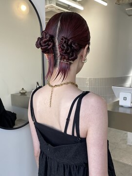 ステン(sten) ボルドーカラー/タイトヘア/カチモリヘア/ねじねじアレンジ