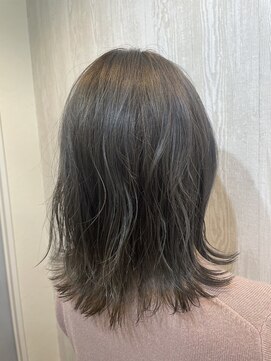 暗めでも透け感のあるブルーアッシュ♪【TELA HAIR葛西】