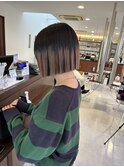 切りっぱなしボブとデザインカラー