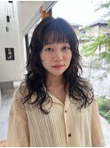 顔まわりが可愛いレイヤーロングパーマ