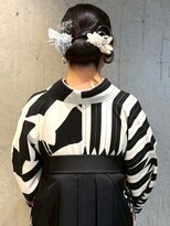 アンド アノン(and anon)&nbsp;お団子 袴 卒業式 アップスタイル 着付け ヘアアレンジ 和装ヘア