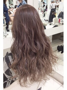 ケンジ 平塚 アネッタ(KENJE annetta) モテ髪ならこのヘアスタイルで決まり♪グレージュグラデーション