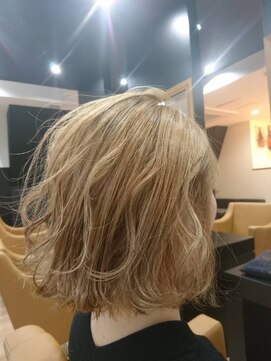 ブリス(VLISS) コクベージュ_ジグザグバング3Dカラーミニマムボブ