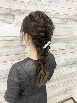 ブルームス アンジュ(Blooms Unge) 大人気編みおろしアレンジ