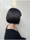 ぱつっとボブスタイル