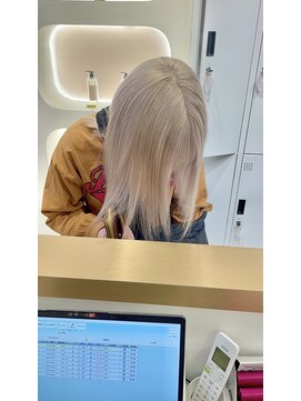 ジーナ 難波(Zina) Whitebeige♪♪