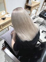 ロム(Rom.)&nbsp;white beige