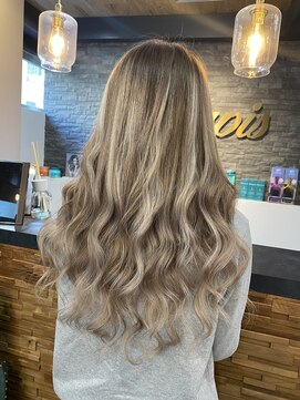 ラピス 横浜(Lapis) ミルクティーベージュシールエクステハイライトブリーチカラー