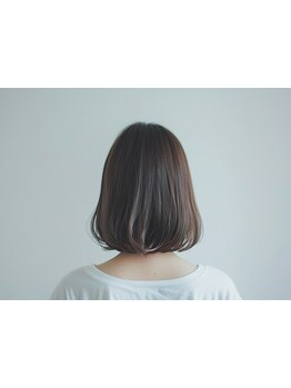 気になる白髪も鮮やかに！こだわりの薬剤で髪を保護しながらグレイカラーで一層オシャレに♪