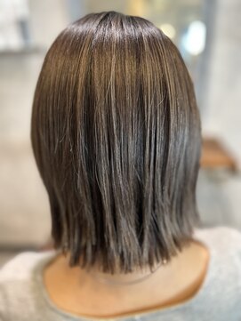 エスト(est) 春のイメチェン！切りっぱなし外はねボブ【新宿/髪質改善】