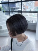 センターパートショートボブ＋グラデーションカラー