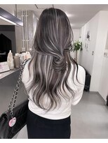 キング 心斎橋店(K!ng)&nbsp;ハイライトカラーミルクティーベージュレイヤーカットオルチャン