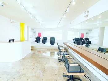 パンマ(Pamma)の写真/明るい雰囲気の店内で、髪も心も癒される…♪初めての方でも緊張せずに過ごせる居心地の良さが魅力!