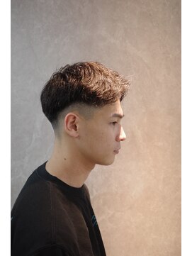 ザ クラン バイ ヘッドライト 仙台長町店(THE CLAN by HEADLIGHT) ナチュラルフェード/アップバング