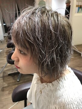パティオンツー(PATIONN2) ワイドバングくびれミディプラチナシルバーカラースタイル☆