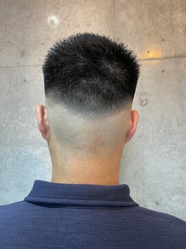 ハウル(Howl) フェード/スキンフェード／ジェットモヒカン／バーバースタイル