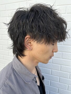 ヒュイル バイ ニアウ(Hwyl by Niau) メンズマッシュウルフ波巻スパイラルパーマニュアンスパーマ眉毛