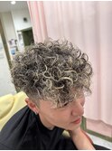 金メッシュスペインカール×フェードスタイル