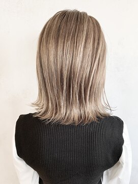 イリ 心斎橋(ili) ブロンドベージュ