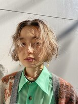 ミルクティーベージュ　デザインカラー　根元開けブリーチ