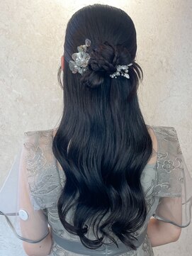 ビスクヘアデザイン(bisq hair design) くびれ巻き 韓国風 前髪カット 艶髪 サイドバング 髪質改善