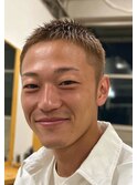 刈り上げセンターパート×フェザーパーマの爽やかショート