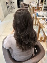 ロハスバイケンジ(LOHAS by KENJE)&nbsp;柔らかい質感が人気♪ロングのコテ巻き風パーマ