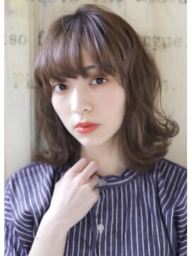 カライング(ing) 【+～ing 】大人かわいいグレージュふわミディ【柳沼くるみ】